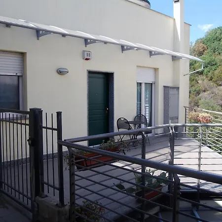 Yellow House Tatil Evi Albissola Marina