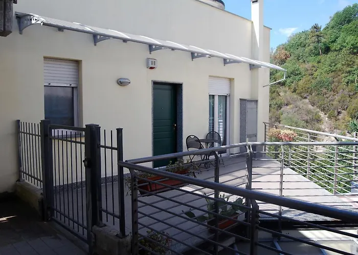 Yellow House Ferienhaus Albissola Marina